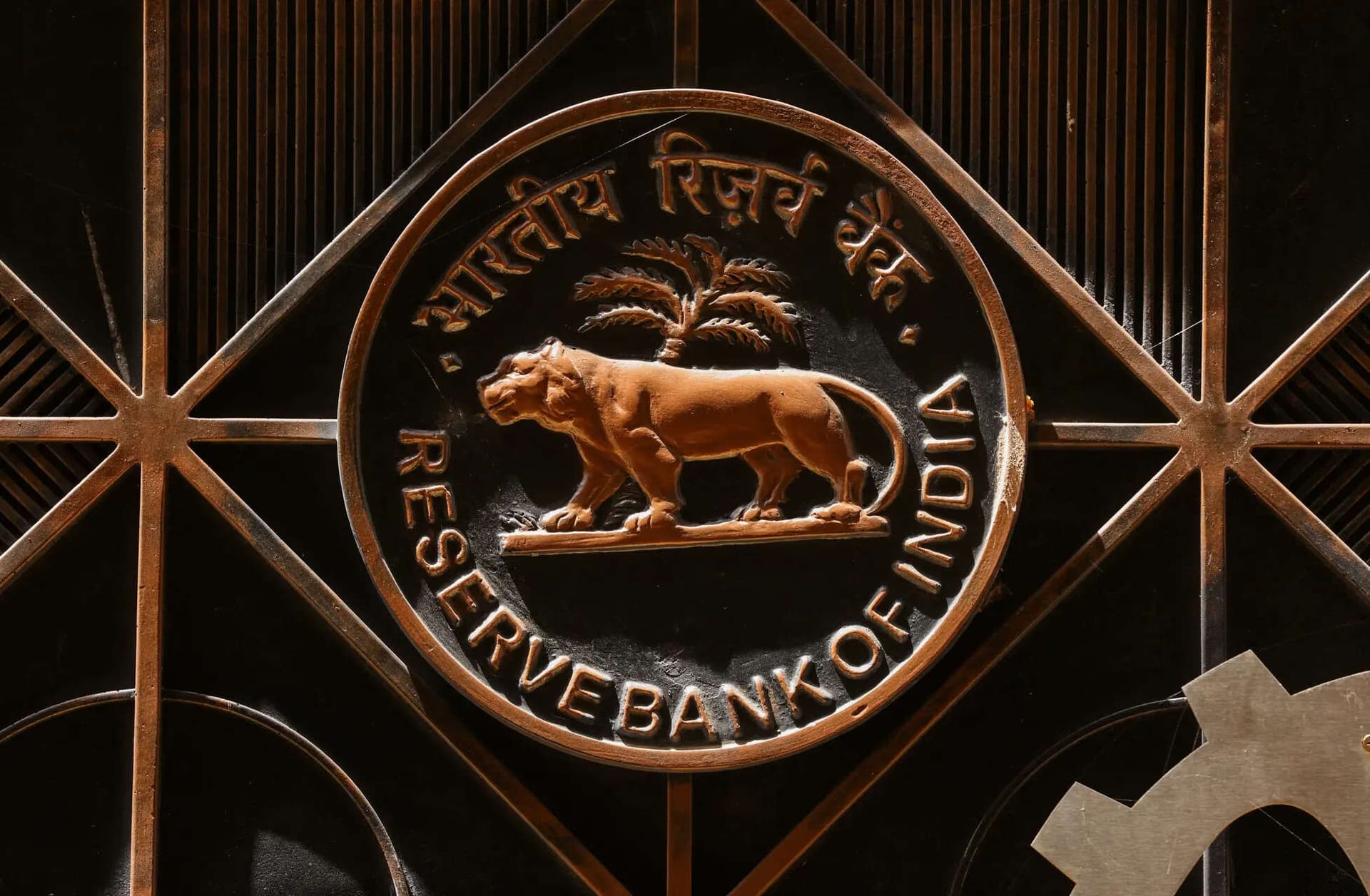 <p><b>Ten ways RBI is looking to cushion economy as US tariffs kick in</b></p><p><b><br></b></p>