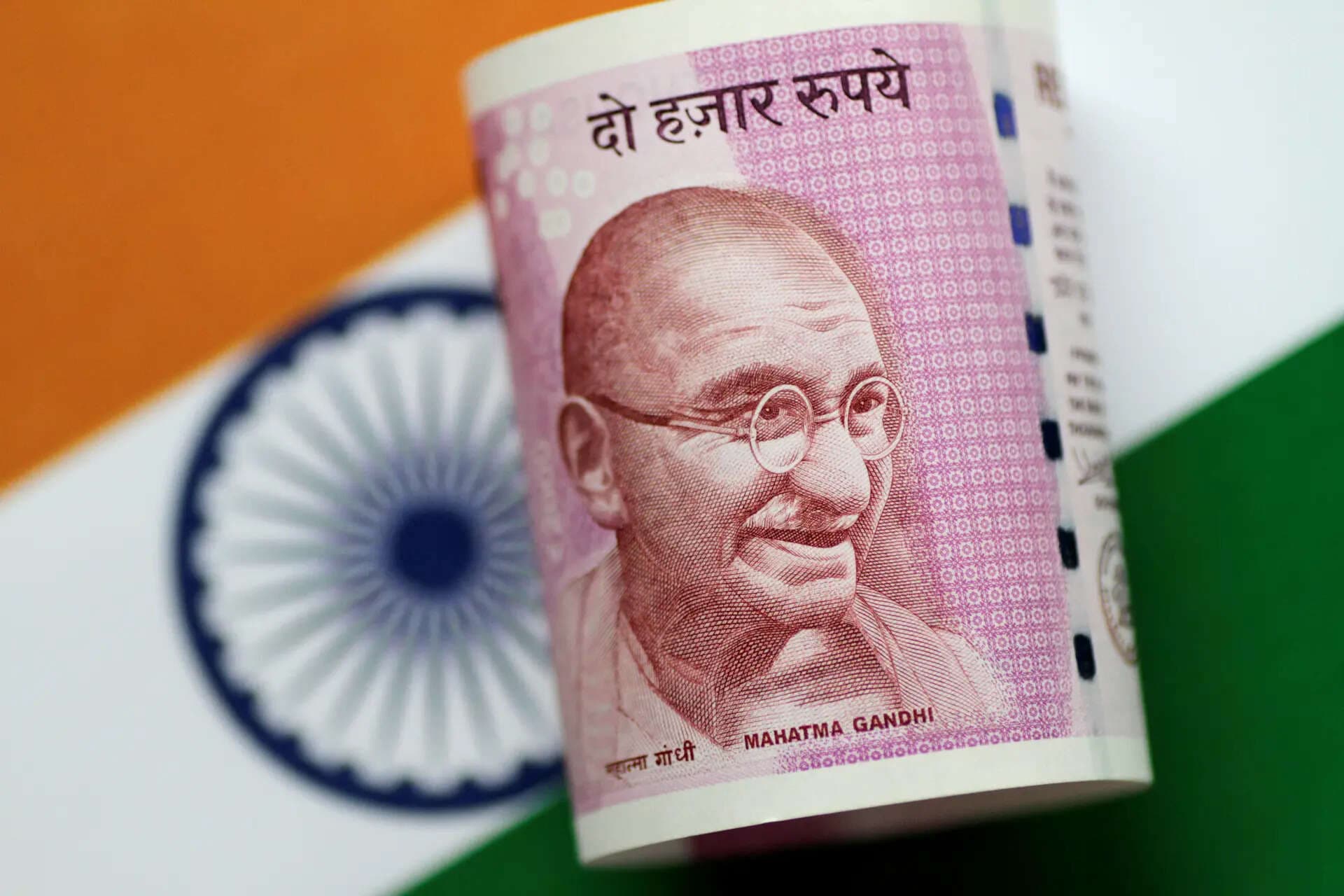 <p>An India Rupee note is seen in this illustration photo June 1, 2017. REUTERS/Thomas White/Illustration</p>