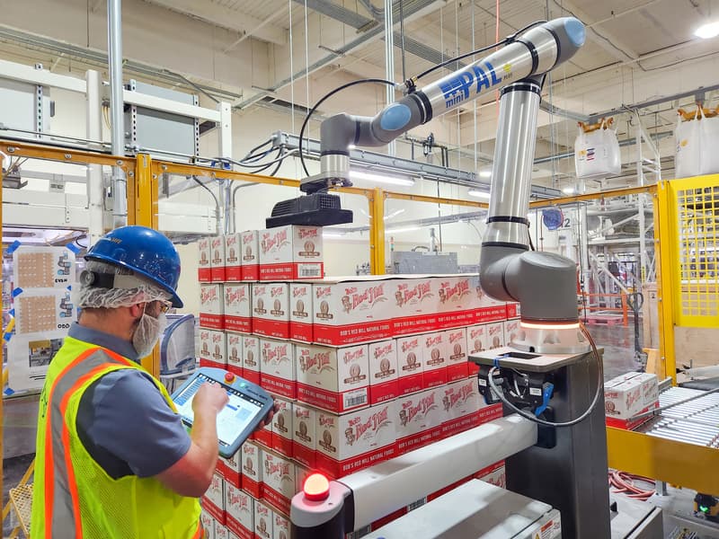 A UR20 cobot arm being used in a palletizing application. | Credit: Universal Robots